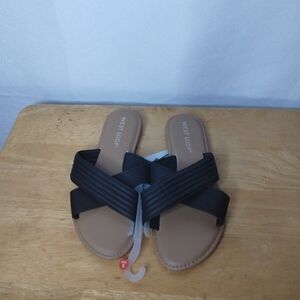 New west loop black women's Sandals various sizes available